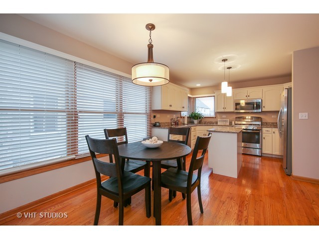 355 E First St, Elmhurst, IL 60126 photo 6