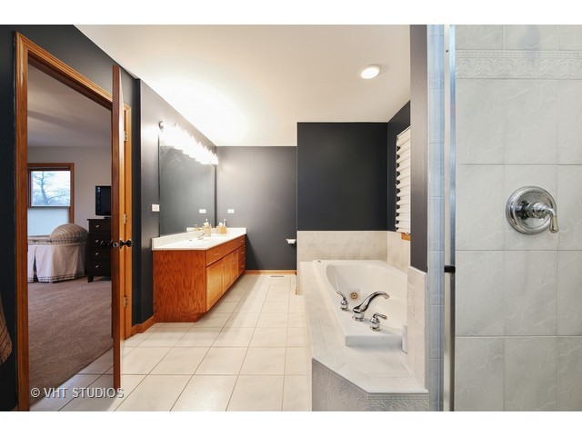 355 E First St, Elmhurst, IL 60126 photo 15