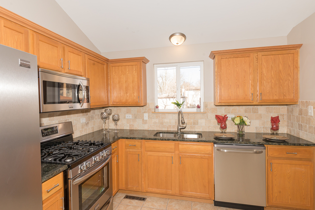 16138 Spaulding Ave, Markham, IL 60428 photo 3