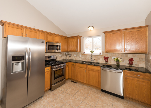 16138 Spaulding Ave, Markham, IL 60428 photo 2
