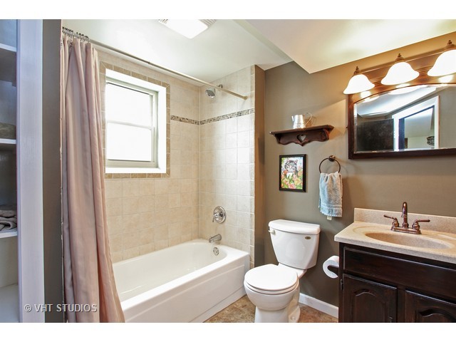 721 Monroe Dr, Lindenhurst, IL 60046 photo 13