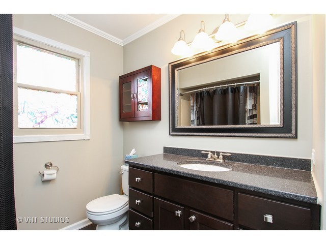 721 Monroe Dr, Lindenhurst, IL 60046 photo 9