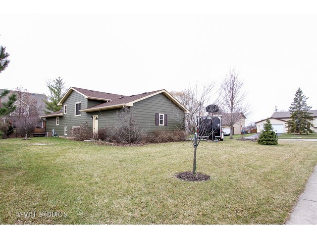 721 Monroe Dr, Lindenhurst, IL 60046 photo 15