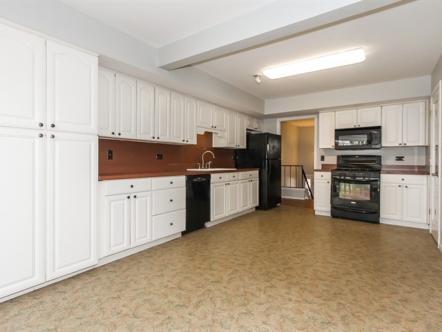 1025 Lancaster Ct, Hoffman Estates, IL 60169 photo 8