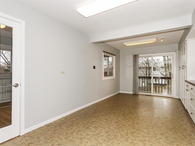 1025 Lancaster Ct, Hoffman Estates, IL 60169 photo 7