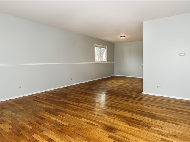 1025 Lancaster Ct, Hoffman Estates, IL 60169 photo 4