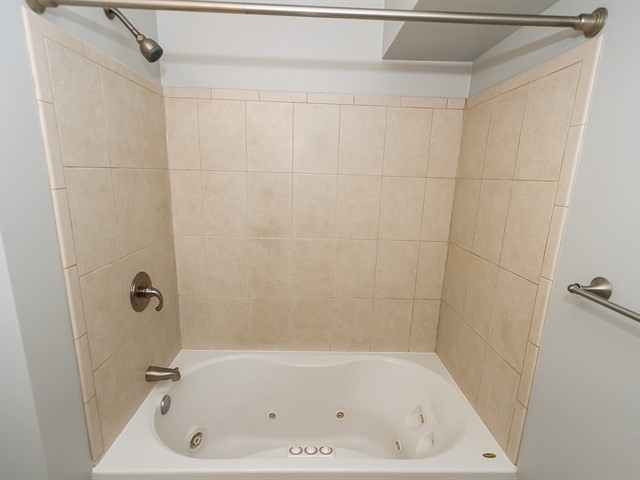 1025 Lancaster Ct, Hoffman Estates, IL 60169 photo 18