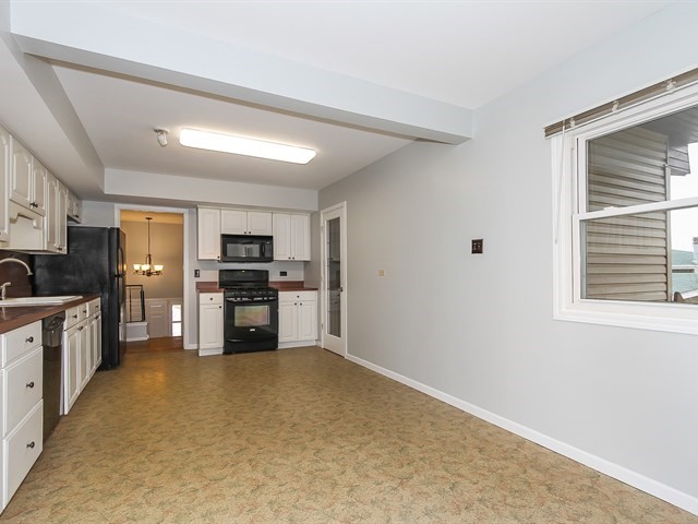 1025 Lancaster Ct, Hoffman Estates, IL 60169 photo 9