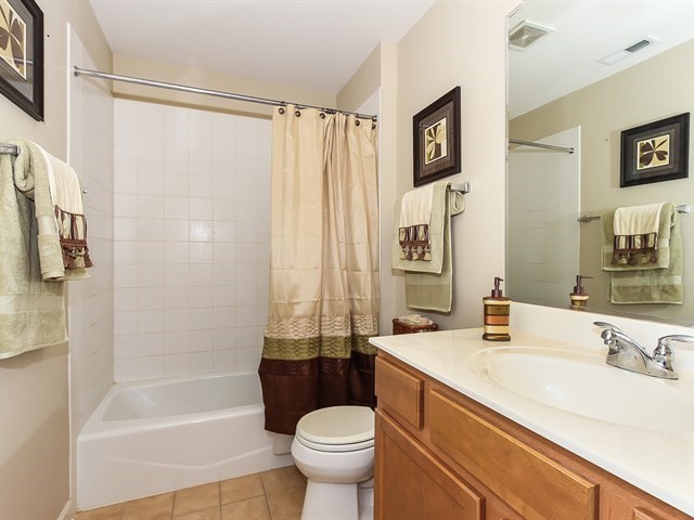 477 E Railroad Ave, Bartlett, IL 60103 photo 18
