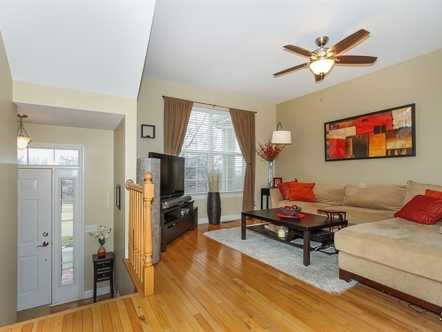 477 E Railroad Ave, Bartlett, IL 60103 photo 2