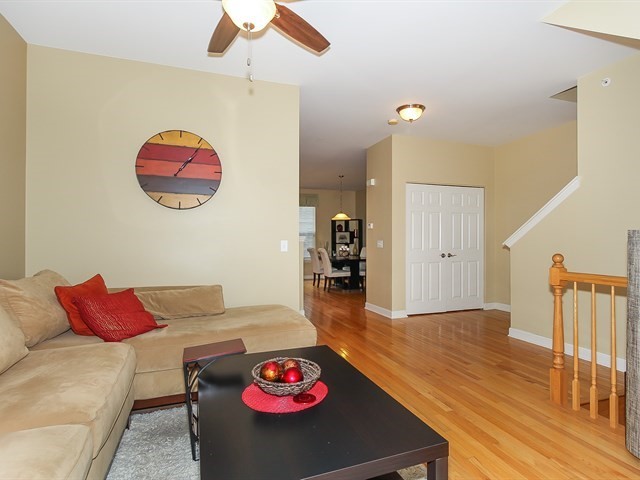 477 E Railroad Ave, Bartlett, IL 60103 photo 4