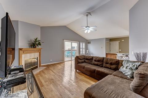 2114 Glacier Ct, Algonquin, IL 60102 photo 4