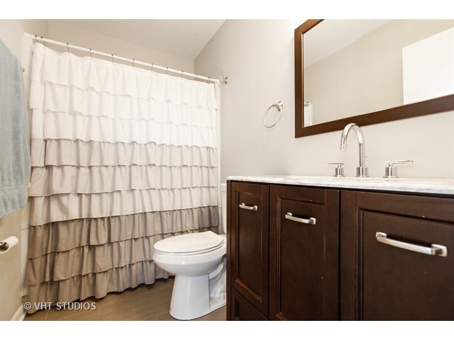 100 Raintree Ct, Aurora, IL 60504 photo 8
