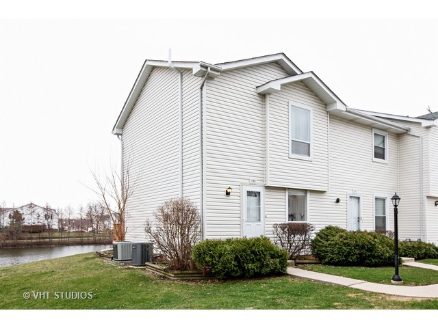 100 Raintree Ct, Aurora, IL 60504 photo 1