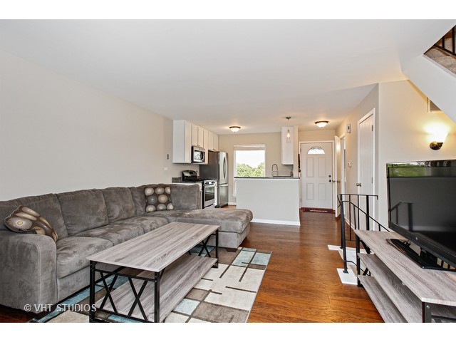 100 Raintree Ct, Aurora, IL 60504 photo 3