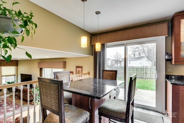 1260 John Dr, Hoffman Estates, IL 60169 photo 9