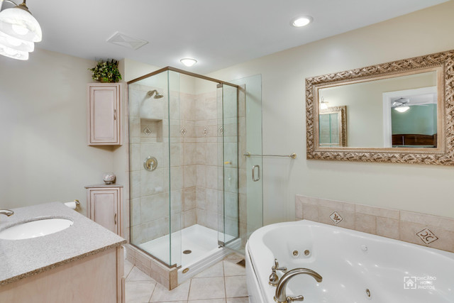 1260 John Dr, Hoffman Estates, IL 60169 photo 15