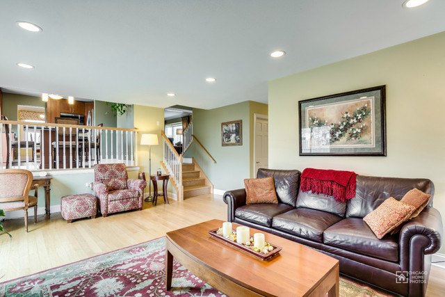 1260 John Dr, Hoffman Estates, IL 60169 photo 11