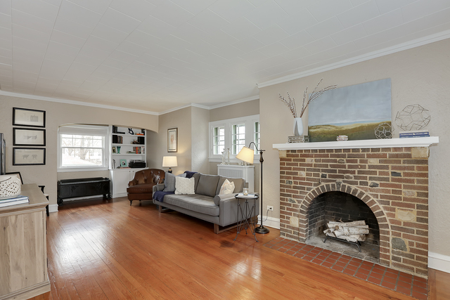 827 N Summit St, Wheaton, IL 60187 photo 3