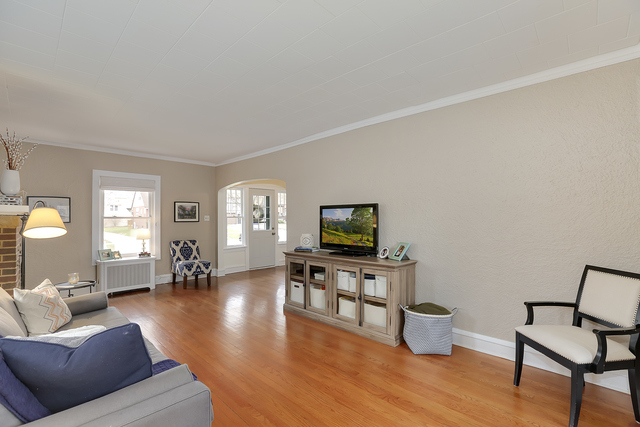 827 N Summit St, Wheaton, IL 60187 photo 7