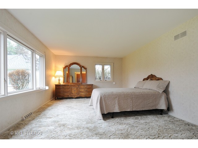 148 Longfellow Dr, Wheaton, IL 60189 photo 6