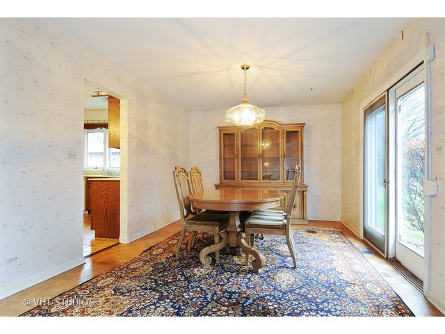 148 Longfellow Dr, Wheaton, IL 60189 photo 4