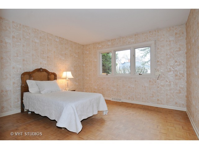 148 Longfellow Dr, Wheaton, IL 60189 photo 8