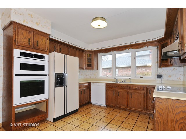 148 Longfellow Dr, Wheaton, IL 60189 photo 3