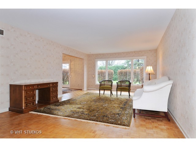 148 Longfellow Dr, Wheaton, IL 60189 photo 2