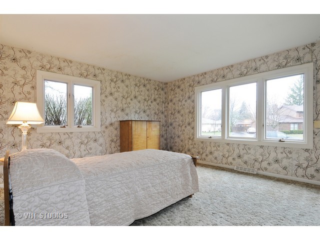 148 Longfellow Dr, Wheaton, IL 60189 photo 9