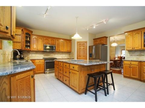 240 Mcwalter Dr, Roselle, IL 60172 photo 5