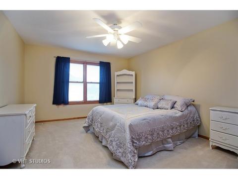 240 Mcwalter Dr, Roselle, IL 60172 photo 13