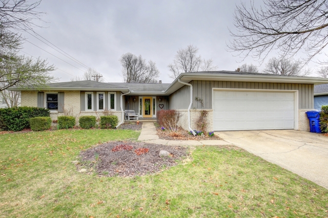 1214 Harrington Dr, Champaign, IL 61821 photo 2