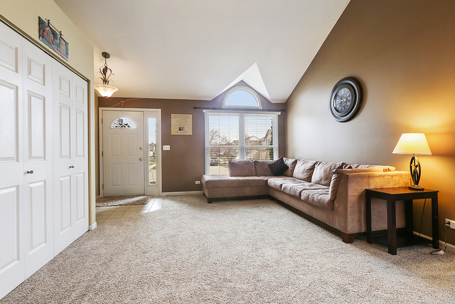 1805 Olde Mill Rd, Plainfield, IL 60586 photo 3