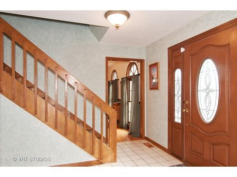 1298 S Bartlett Rd, Bartlett, IL 60103 photo 2