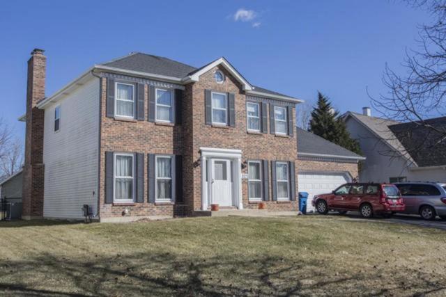 221 Gingerbrook Ln, Bartlett, IL 60103 photo 2