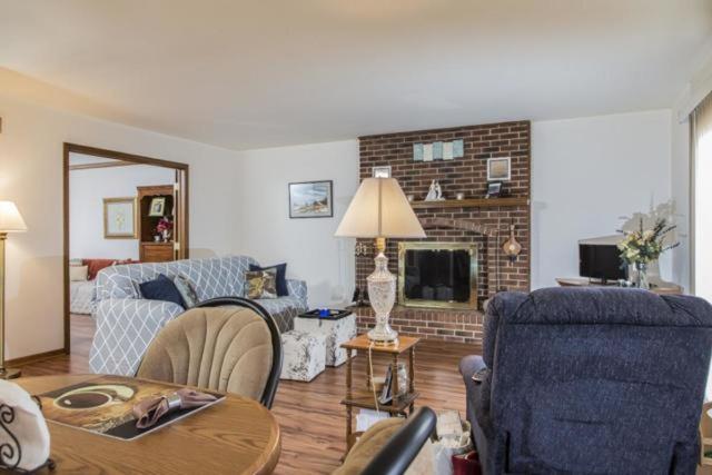 221 Gingerbrook Ln, Bartlett, IL 60103 photo 7