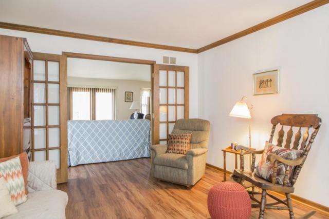 221 Gingerbrook Ln, Bartlett, IL 60103 photo 4