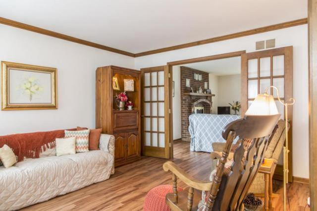 221 Gingerbrook Ln, Bartlett, IL 60103 photo 3