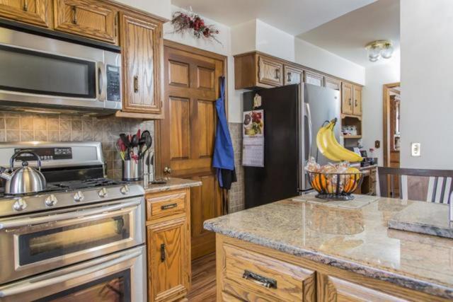 221 Gingerbrook Ln, Bartlett, IL 60103 photo 9