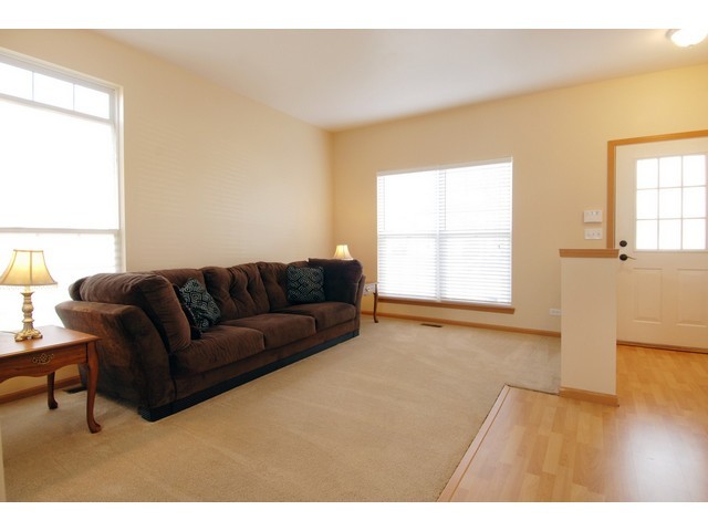 571 Wingpointe Dr, Aurora, IL 60506 photo 4
