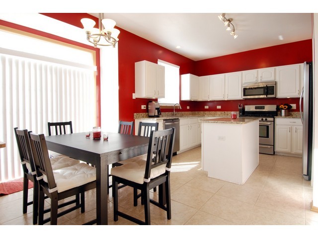 571 Wingpointe Dr, Aurora, IL 60506 photo 7
