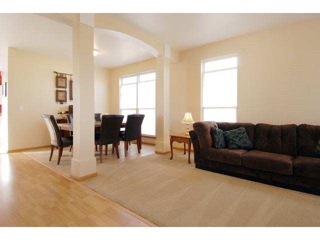 571 Wingpointe Dr, Aurora, IL 60506 photo 3