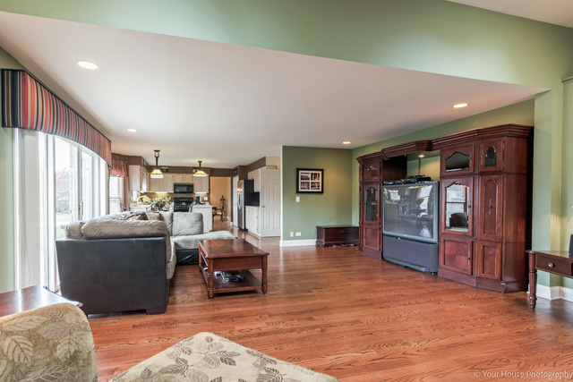 1330 Saddlebrook Rd, Bartlett, IL 60103 photo 6