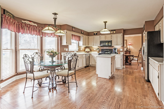 1330 Saddlebrook Rd, Bartlett, IL 60103 photo 5