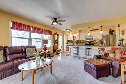 210 E Harrison Ave, Wheaton, IL 60187 photo 4