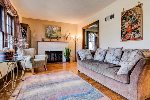 210 E Harrison Ave, Wheaton, IL 60187 photo 2