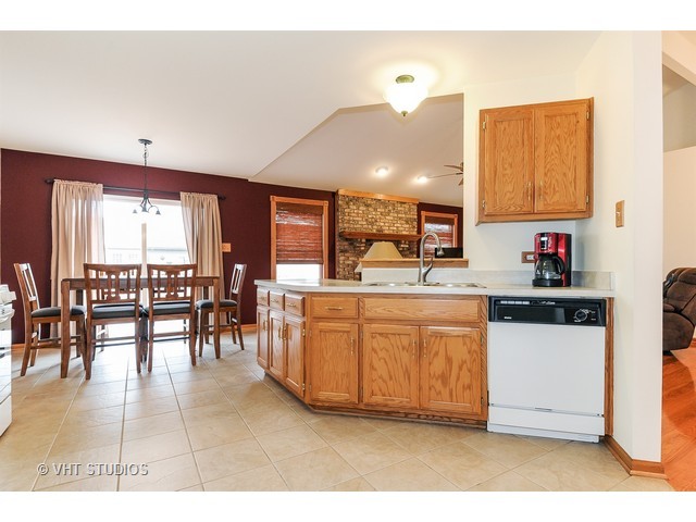 4518 Oriole Ln, Plainfield, IL 60586 photo 3