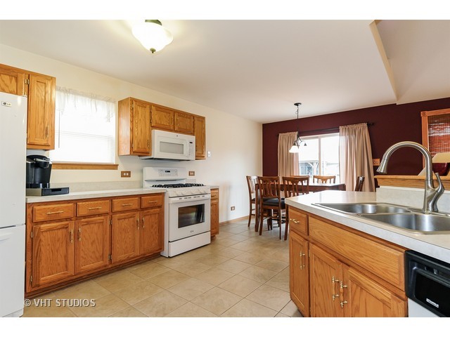 4518 Oriole Ln, Plainfield, IL 60586 photo 2