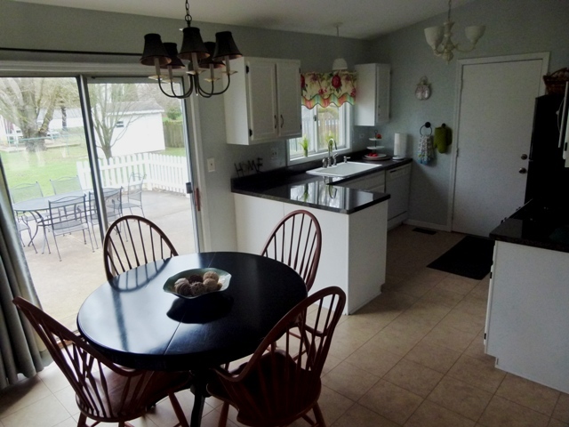 825 Tanglewood Dr, Algonquin, IL 60102 photo 3
